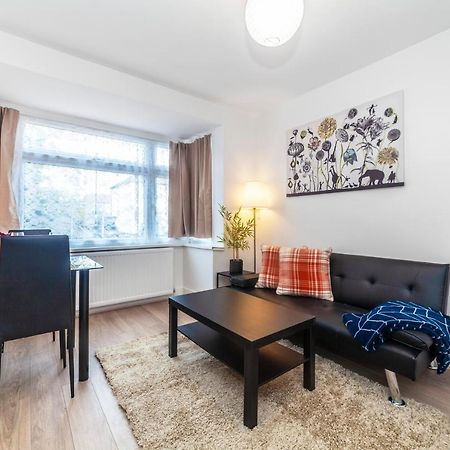 Autonomous 2 Bdr Apartment With Garden And Parking Enfield Eksteriør bilde