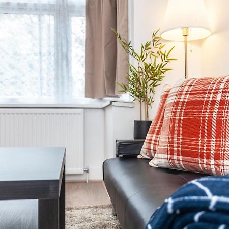 Autonomous 2 Bdr Apartment With Garden And Parking Enfield Eksteriør bilde